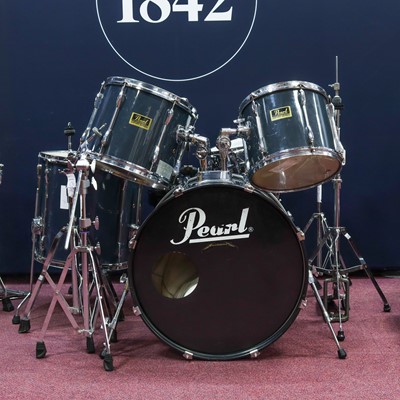 Lot 1005 - PEARL DRUM KIT