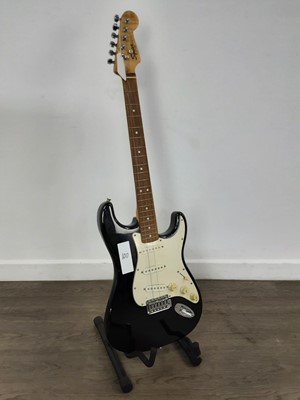 Lot 1055 - FENDER GUITAR