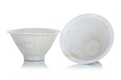 Lot 805 - PAIR OF CHINESE BLANC DE CHINE BOWLS