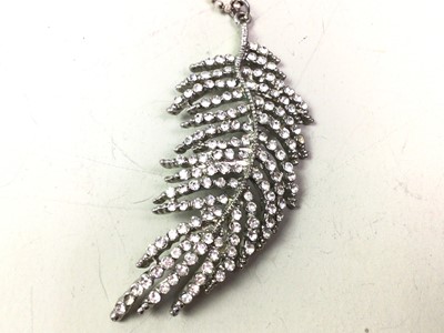 Lot 635 - GROUP OF COSTUME JEWELLERY