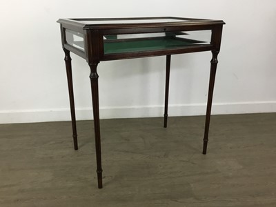 Lot 644 - MAHOGANY REPRODUCTION CURIO TABLE