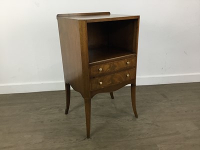 Lot 649 - MAHOGANY CROSSBANDED BEDSIDE CABINET