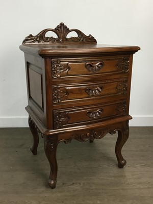 Lot 664 - PAIR OF MODERN MAHOGANY BEDSIDE CHESTS