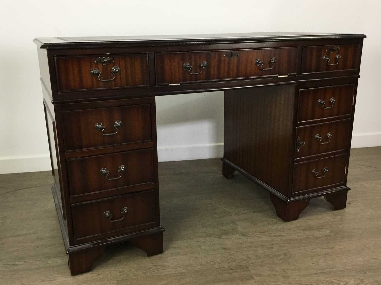 Lot 665 - REPRODUCTION MAHOGANY PEDESTAL WRITING DESK