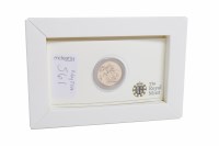 Lot 561 - GOLD PROOF SOVEREIGN DATED 2011 in capsule, on...