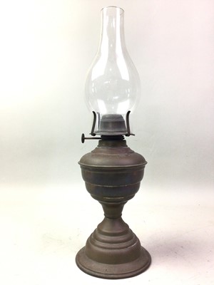Lot 677 - VICTORIAN OIL LAMP