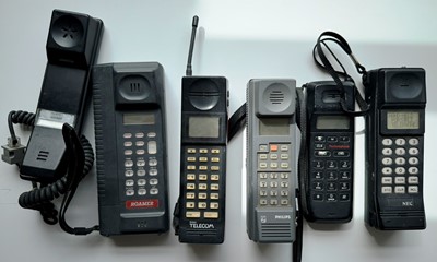 Lot 381 - COLLECTION OF EARLY / VINTAGE MOBILE PHONES