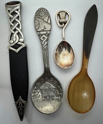 Lot 385 - CELTIC STYLE SGIAN DUBH