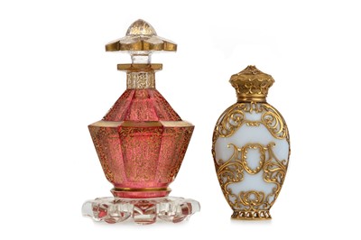 Lot 1276 - CONTINENTAL GILT METAL MOUNTED OPALESCENT GLASS SCENT BOTTLE