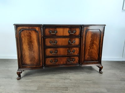 Lot 726 - MAHOGANY SIDEBOARD