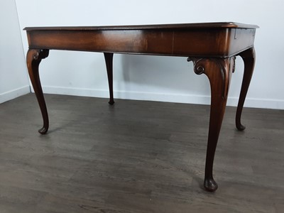 Lot 725 - MAHOGANY DINING TABLE AND SIX CHAIRS