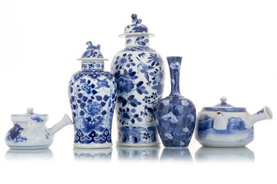 Lot 1568 - GROUP OF CHINESE BLUE AND WHITE PORCELAIN