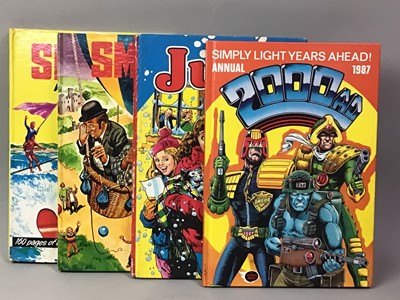 Lot 205 - GROUP OF VARIOUS BOOKS AND ANNUALS