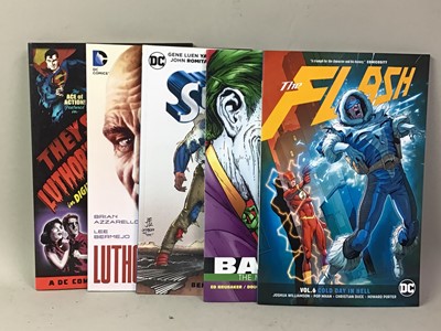 Lot 297 - GROUP OF SUPERHERO BOOKS AND MAGAZINES