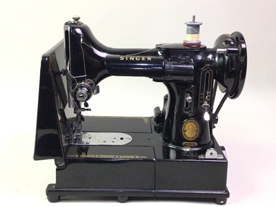 Lot 19 - SINGER 222K SEWING MACHINE