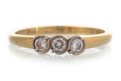 Lot 488 - DIAMOND THREE STONE RING