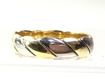 Lot 151 - TWO TONE ROPE EFFECT GOLD RING