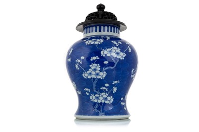 Lot 1582 - CHINESE BLUE AND WHITE VASE