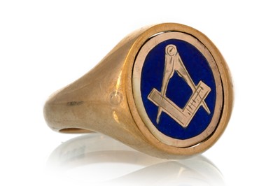 Lot 495 - MASONIC SWIVEL SIGNET RING