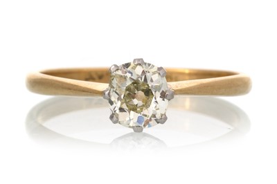 Lot 503 - DIAMOND SOLITAIRE RING