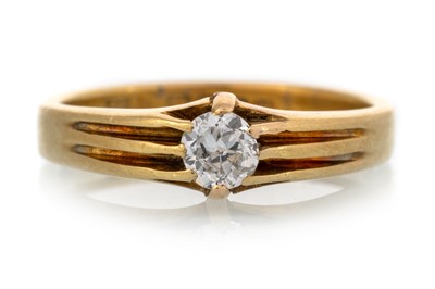 Lot 508 - DIAMOND GYPSY RING