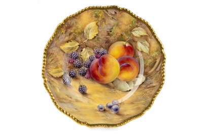 Lot 1287 - ROYAL WORCESTER CABINET PLATE