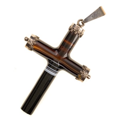 Lot 520 - SCOTTISH AGATE CROSS PENDANT