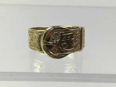 Lot 406 - BUCKLE RING