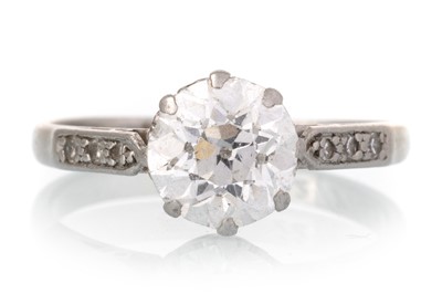 Lot 598 - DIAMOND SOLITAIRE RING