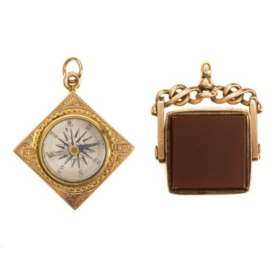 Lot 536 - GOLD COMPASS PENDANT ALONG WITH AN AGATE SWIVEL FOB