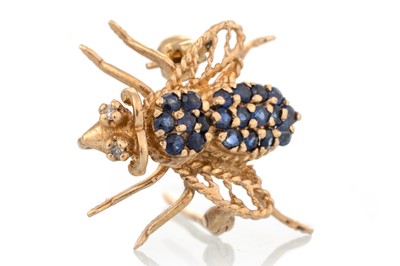 Lot 543 - SAPPHIRE FLY PENDANT