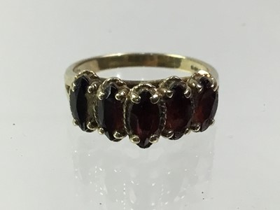 Lot 467 - GARNET DRESS RING