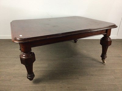 Lot 379 - VICTORIAN MAHOGANY EXTENDING DINING TABLE