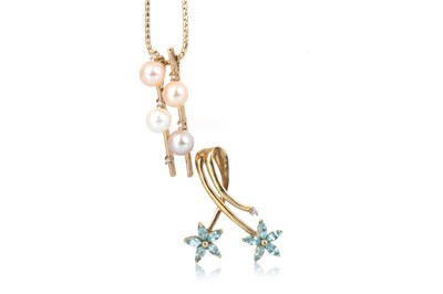 Lot 561 - PEARL AND DIAMOND PENDANT