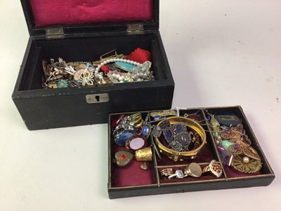 Lot 507 - COLLECTION OF COSTUME JEWELLERY