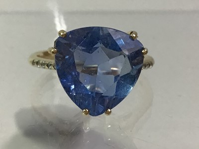 Lot 518 - TANZANITE RING