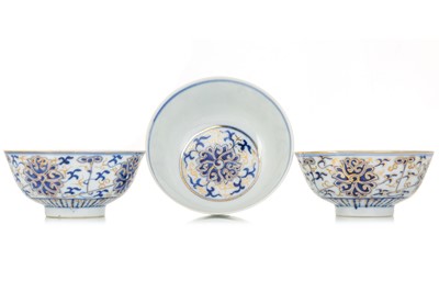 Lot 1704 - SET OF THREE CHINESE PORCELAIN BOWLS