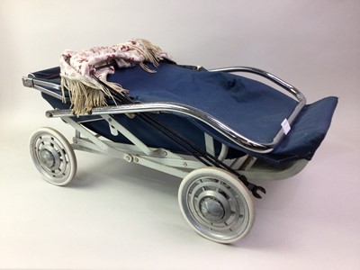 Lot 549 - DOLL'S COT