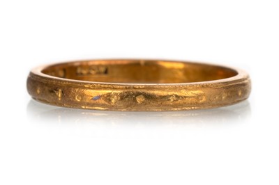 Lot 567 - TWENTY TWO CARAT GOLD WEDDING BAND