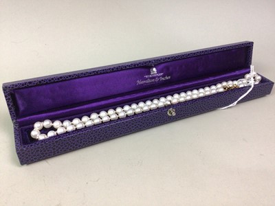 Lot 417 - SET OF PEARLS WITH NINE CARAT GOLD CLASP