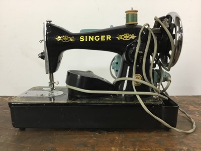 Lot 441 - SINGER SEWING MACHINE