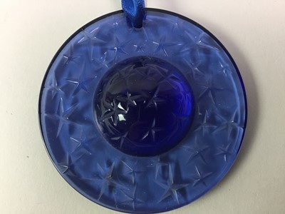 Lot 672 - LALIQUE FRANCE BLUE GLASS CHRISTMAS TREE DECORATION