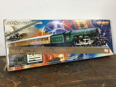 Lot 703 - HORNBY FLYING SCOTSMAN 00 GUAGE TRAIN SET