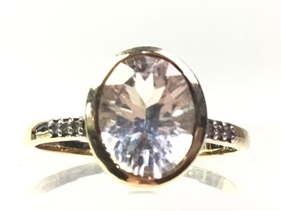 Lot 39 - NINE CARAT GOLD RING