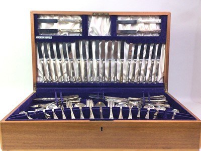 Lot 16 - TABLE CANTEEN OF CUTLERY