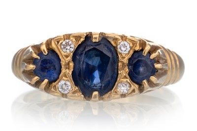 Lot 587 - SAPPHIRE AND DIAMOND RING