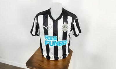 Lot 1725 - NEWCASTLE UNITED F.C., SIGNED SHIRT