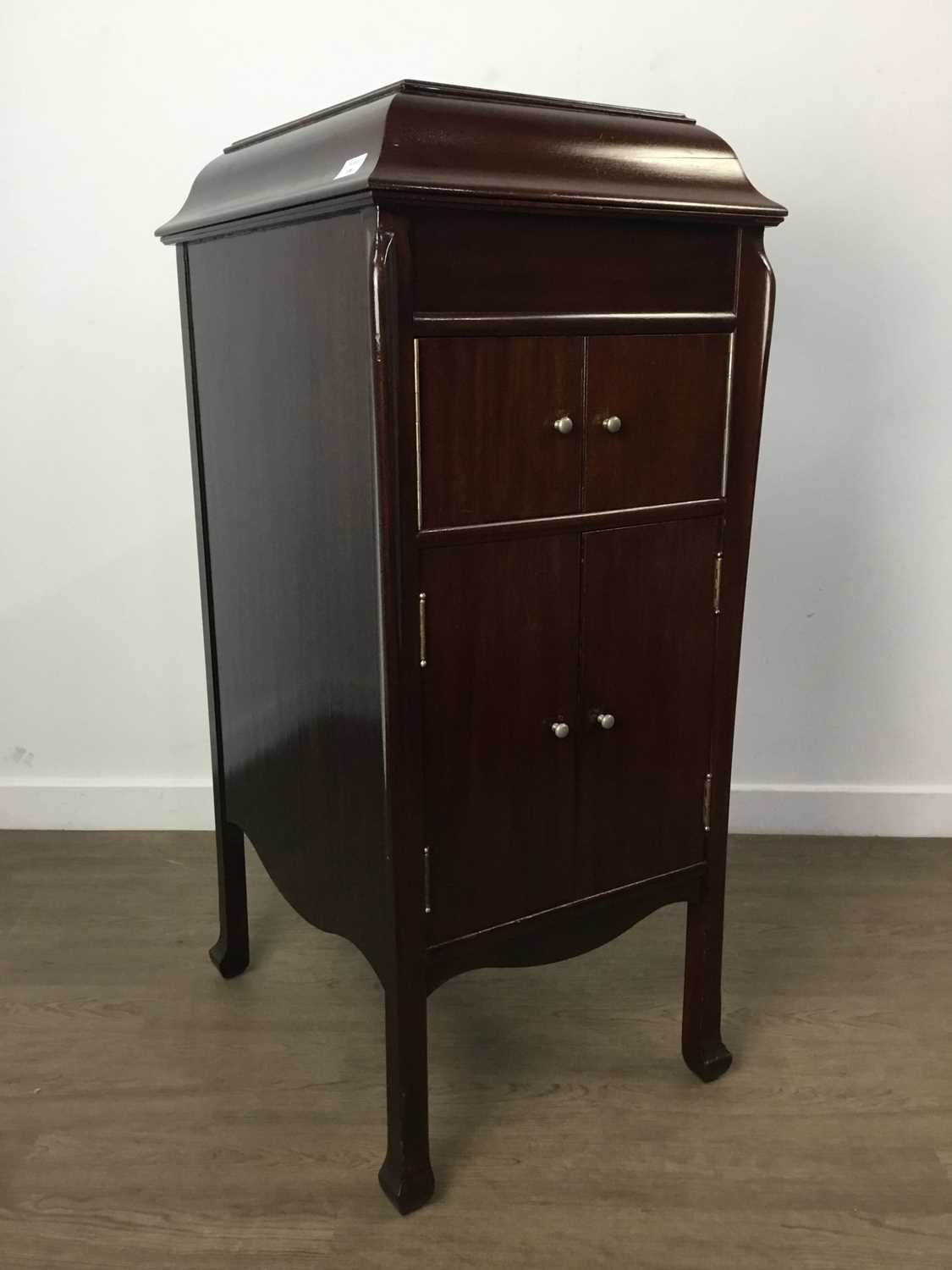 Lot 138 - MAHOGANY CABINET GRAMOPHONE