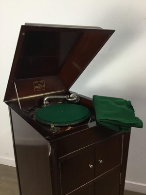 Lot 138 - MAHOGANY CABINET GRAMOPHONE