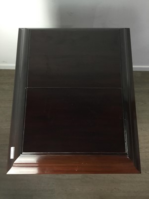 Lot 138 - MAHOGANY CABINET GRAMOPHONE